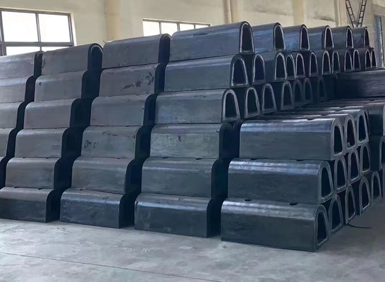 Schwarzer Marine Gummi-Fender Typ D für Schiffe und Docks