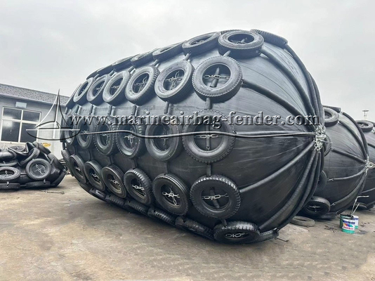 Schwarzer Pneumatischer Gummi-Fender mit Kettennetz, ISO CCS-zertifiziert