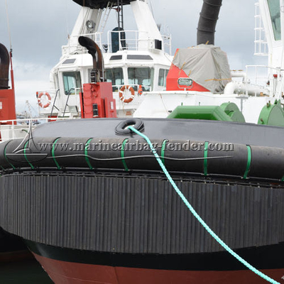 Wetterbeständige Marine Gummi-Fender / Schlepper-Fender mit Accessoires aus Edelstahl