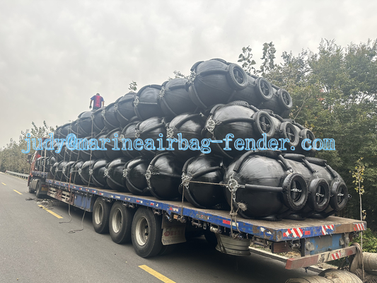 Gute Wetterbeständigkeit Gefäß Pneumatischer Gummi-Fender 50kPa/80kPa Festigkeit